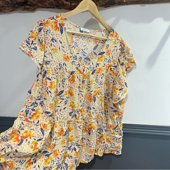 Plus Size Light Weight Floral Blouse - Picture 3 of 9